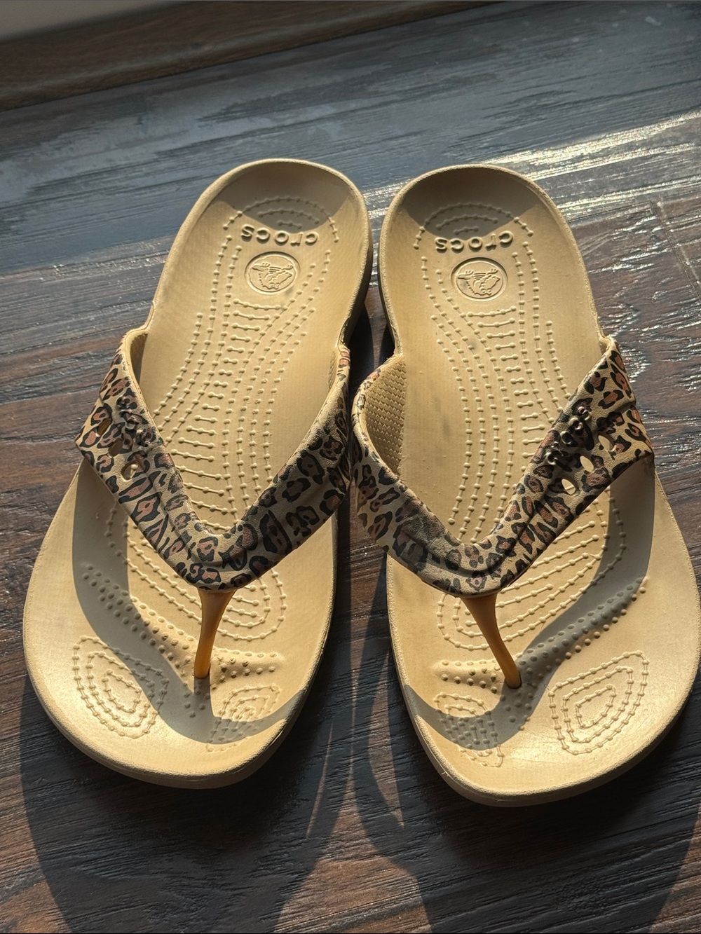 CROCS Women's Tan Flip Flop Sandals with Leopard-Print Straps